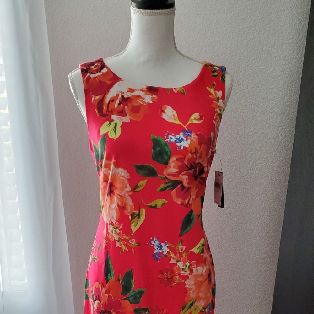 Floral Shift Dress with zipper back
